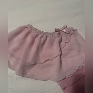 🩰Two ballet skirts size 4/5T used but still in good condition. 🩰